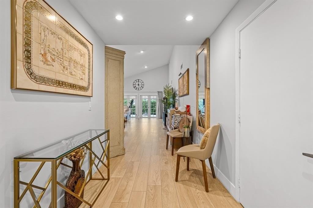 9937 Nw 47th Ter - Photo 6 of 50