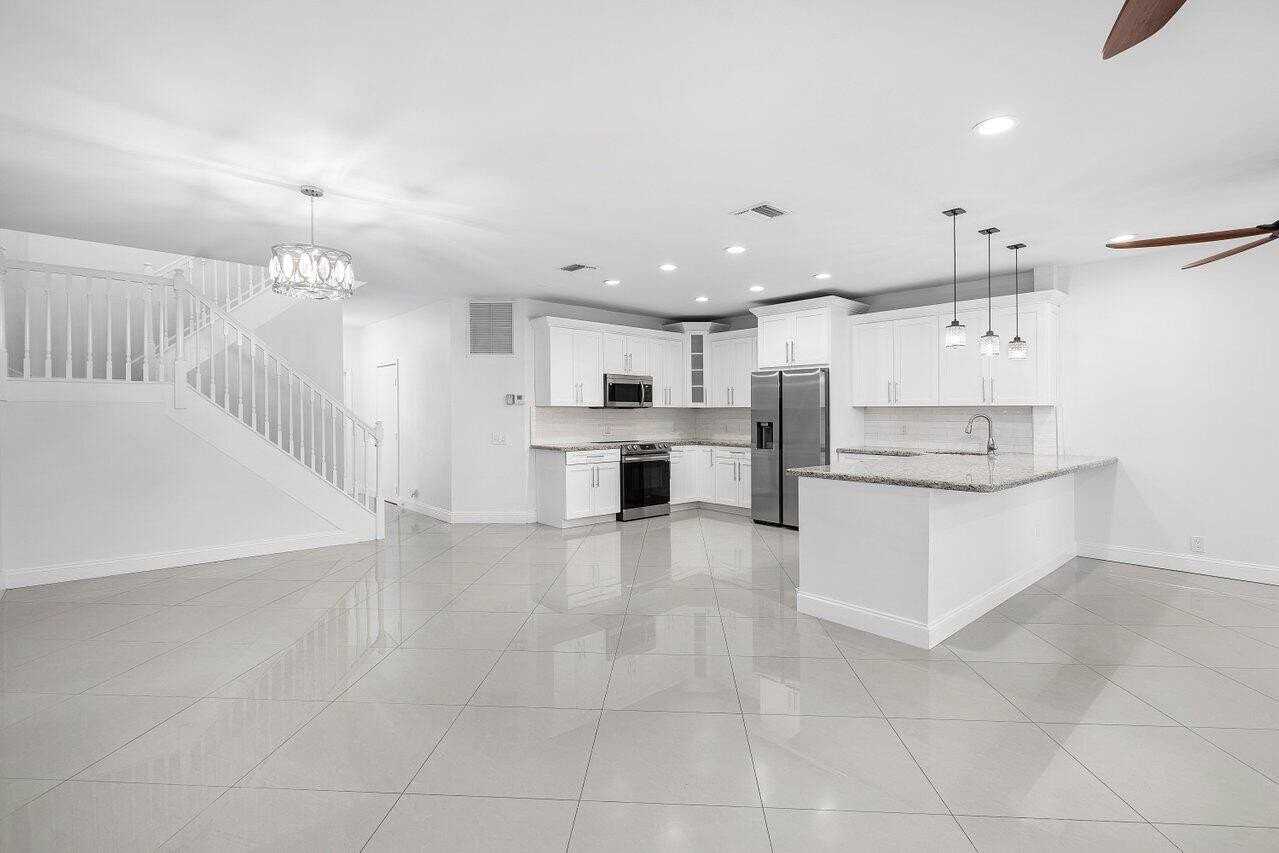 6684 Via Regina - Photo 4 of 19