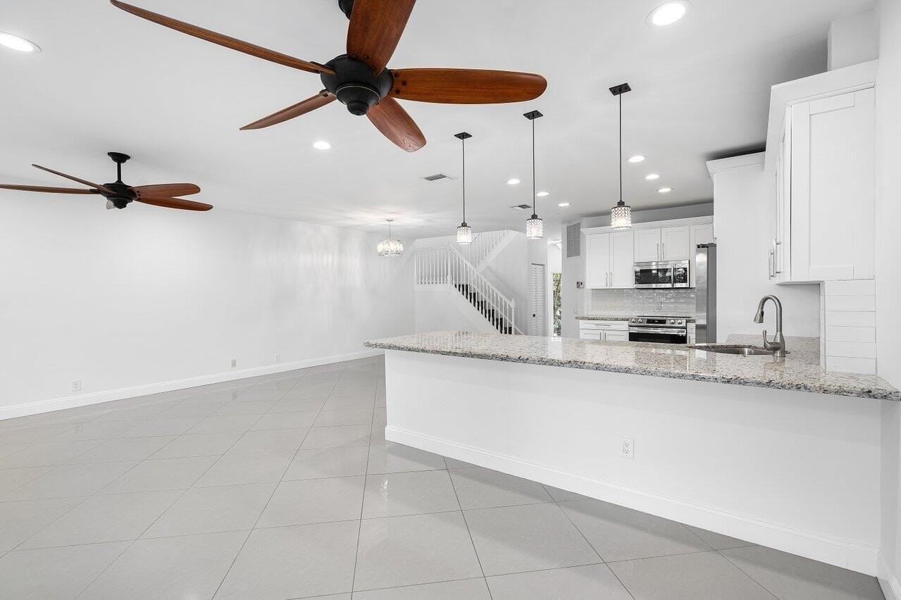 6684 Via Regina - Photo 5 of 19