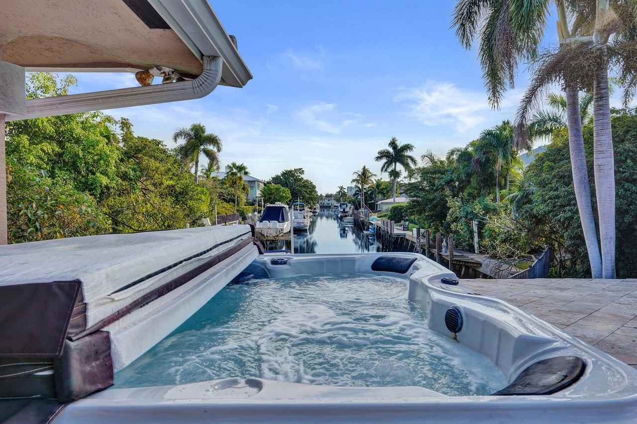 7050 Ne 7th Ave - Photo 2 of 25