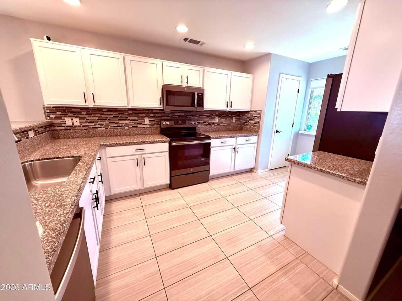 1884 W Expressman St - Photo 2 of 28