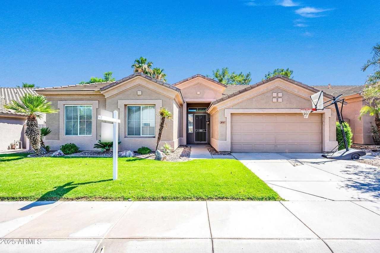 875 W Aloe Pl