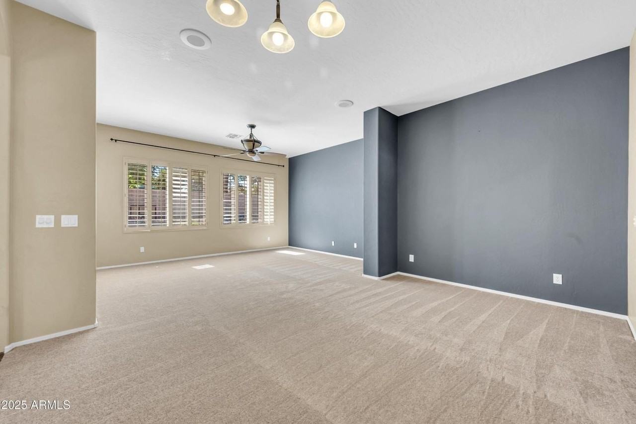 875 W Aloe Pl - Photo 3 of 29
