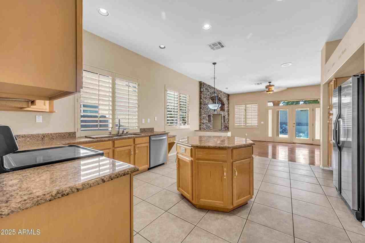 875 W Aloe Pl - Photo 7 of 29