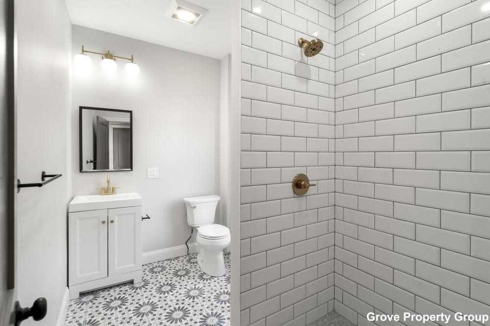 531 E 5th St - Photo 2 of 9