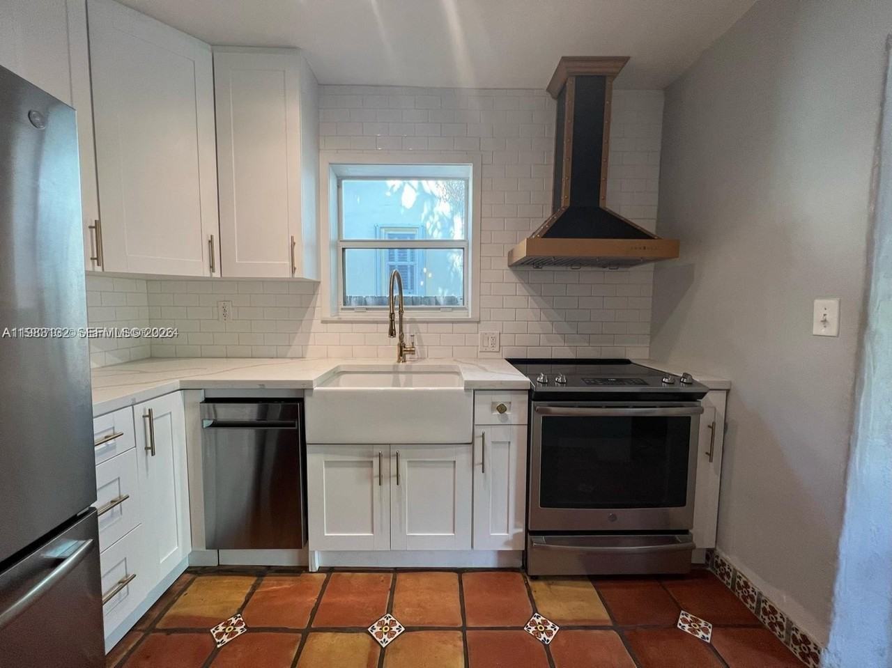 551 Ne 69th St #1-2 - Photo 5 of 15