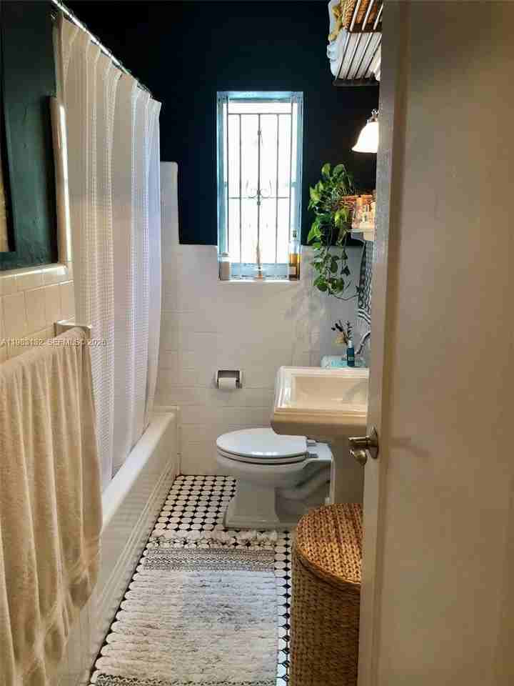 551 Ne 69th St #1-2 - Photo 7 of 15