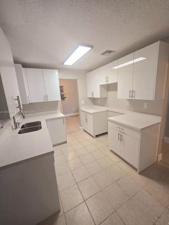 10301 Sw 175th St - Photo 2 of 19