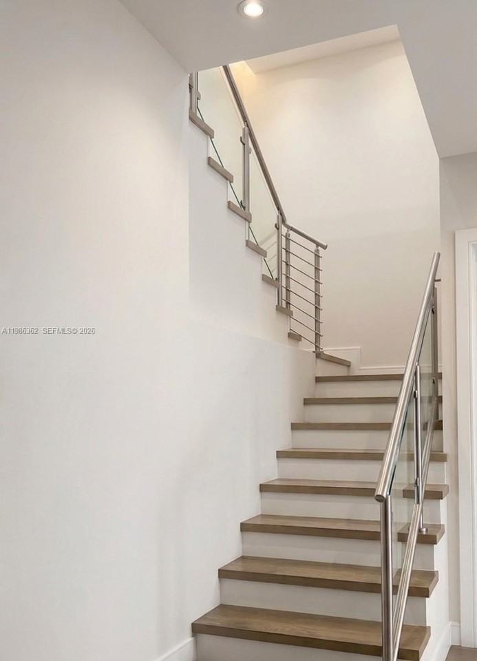 4768 Nw 84th Ave - Photo 5 of 18