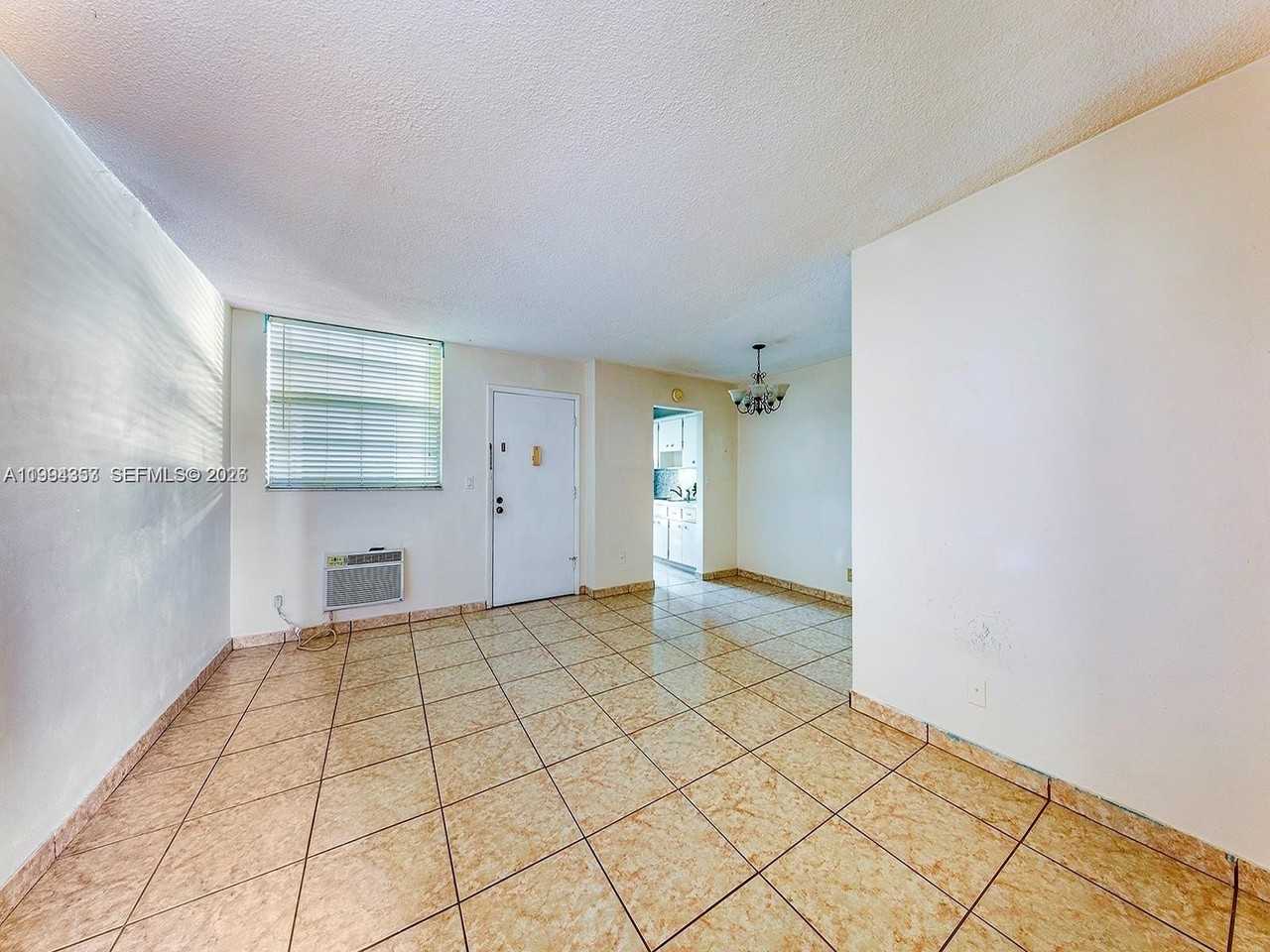 915 Jefferson Ave #4B - Photo 2 of 9