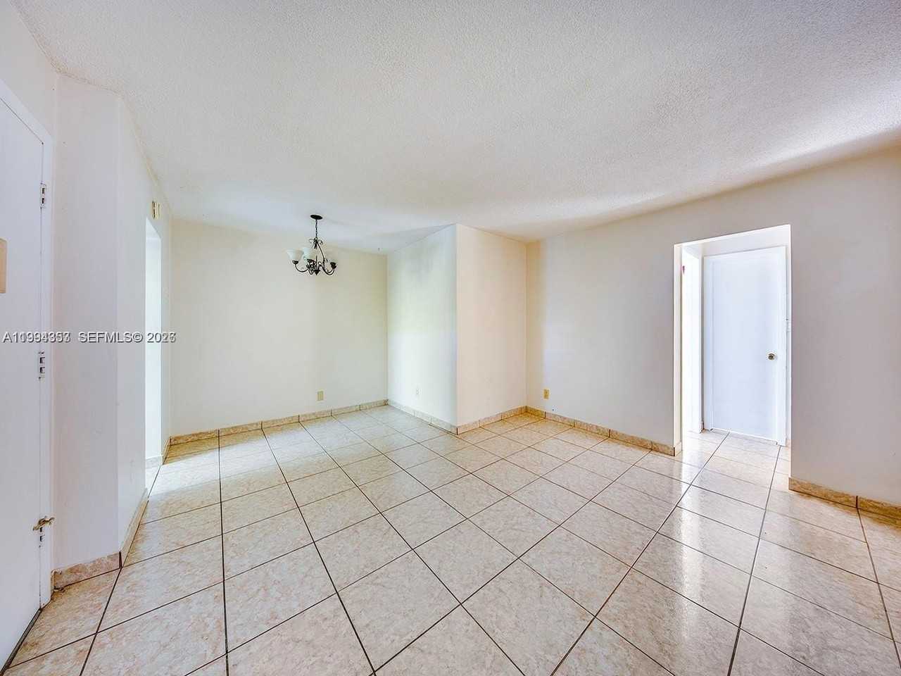 915 Jefferson Ave #4B - Photo 3 of 9