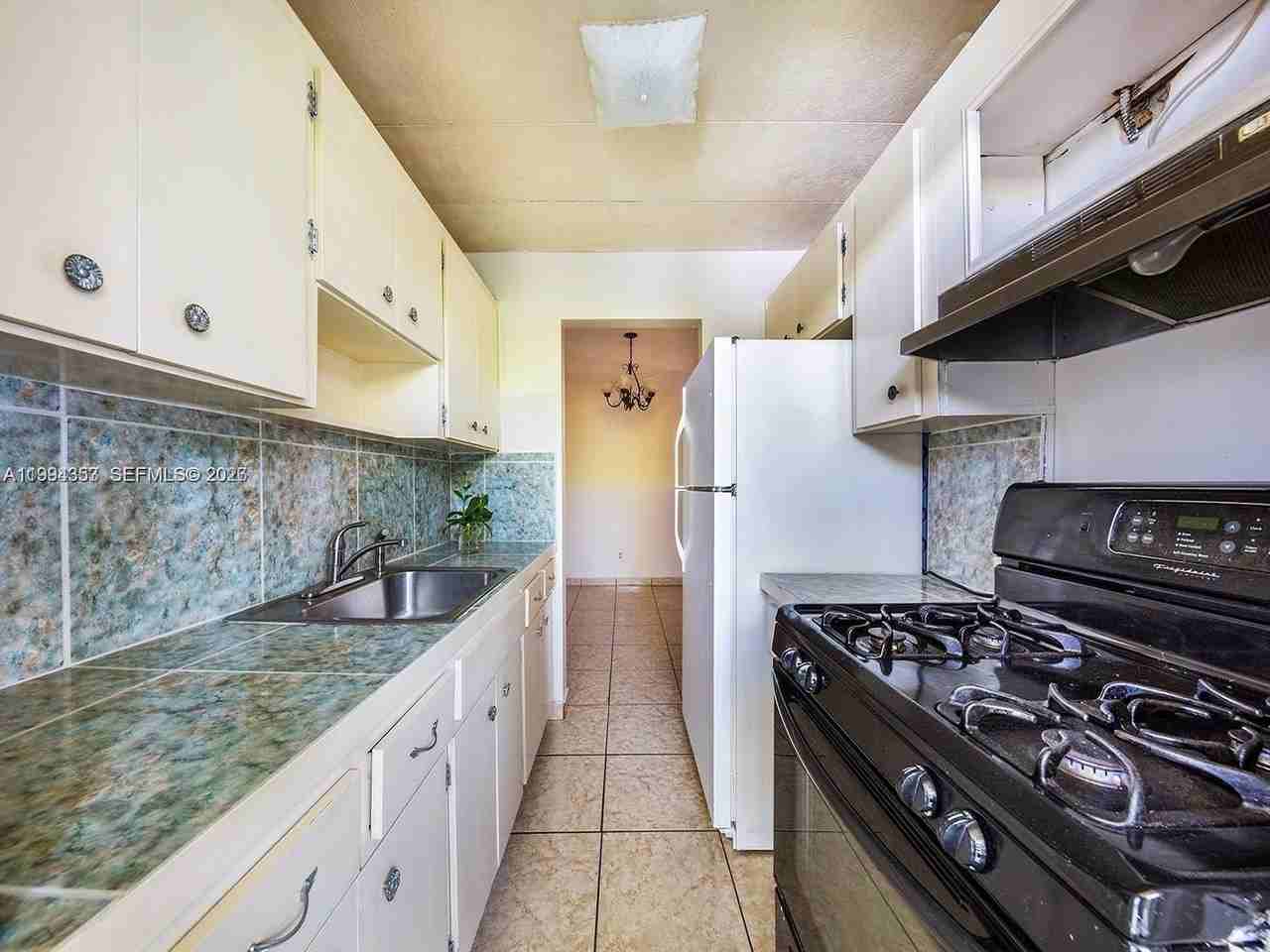 915 Jefferson Ave #4B - Photo 5 of 9