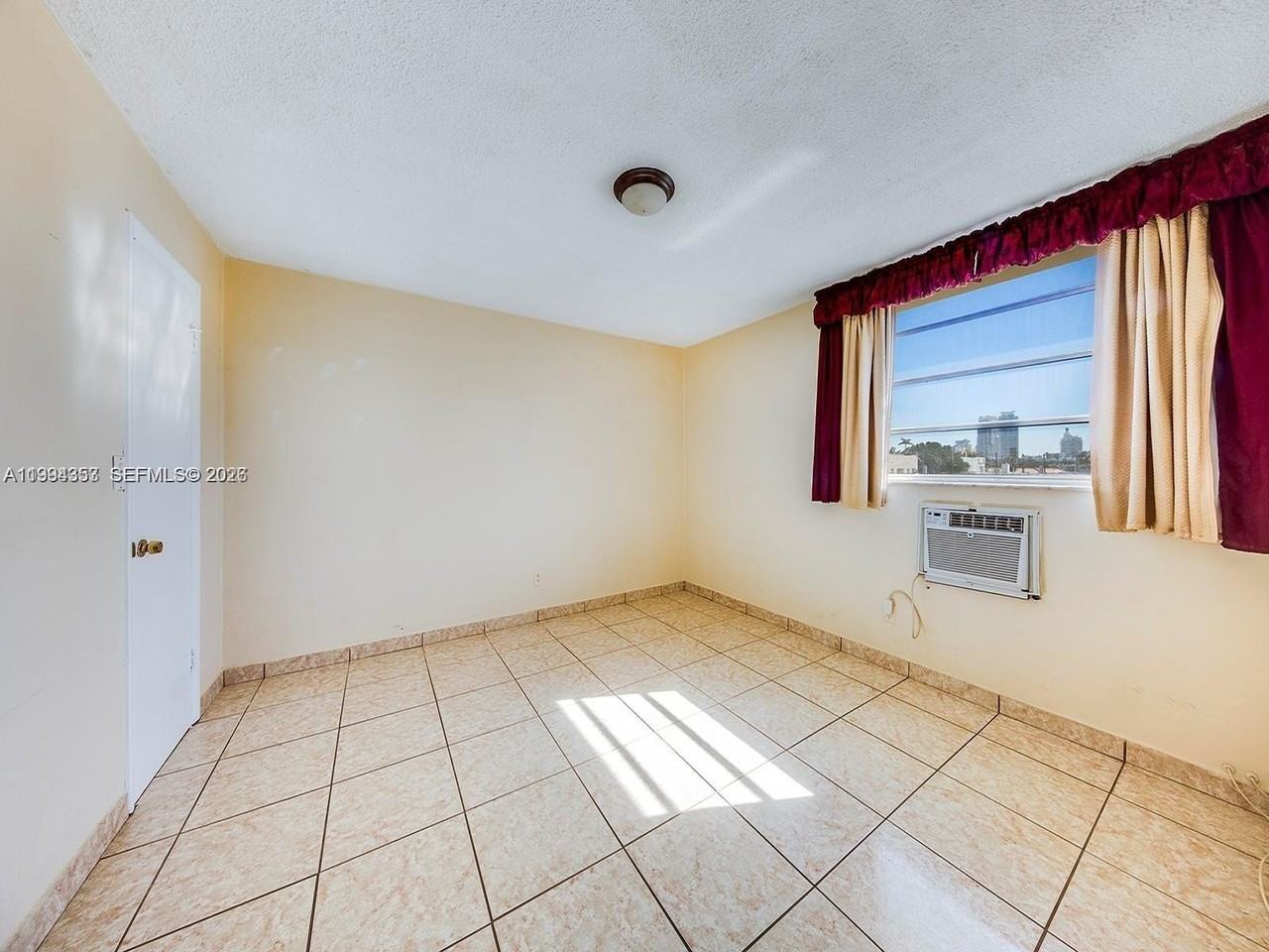 915 Jefferson Ave #4B - Photo 7 of 9