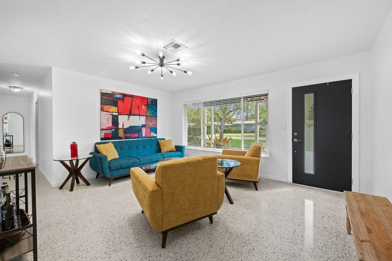 409 Nw 27th St - Photo 4 of 23