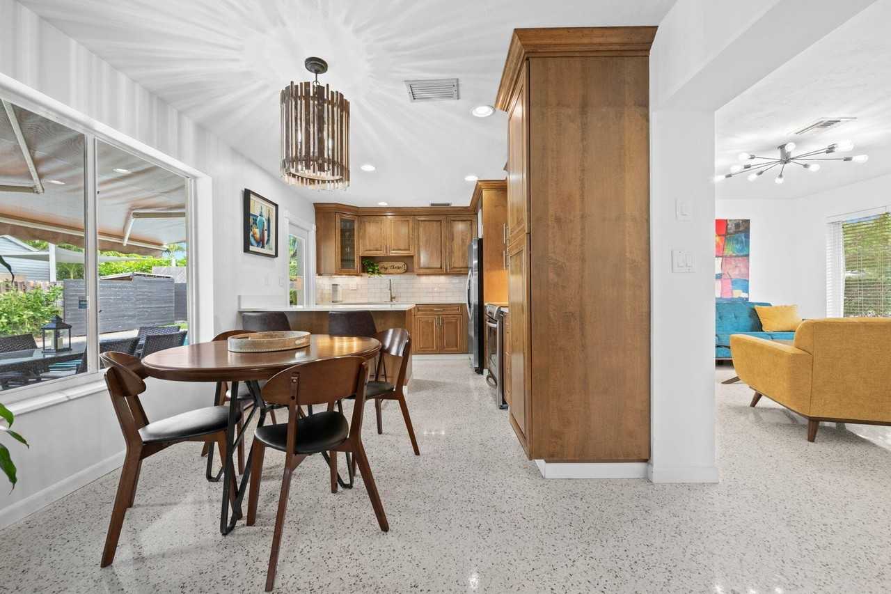 409 Nw 27th St - Photo 5 of 23