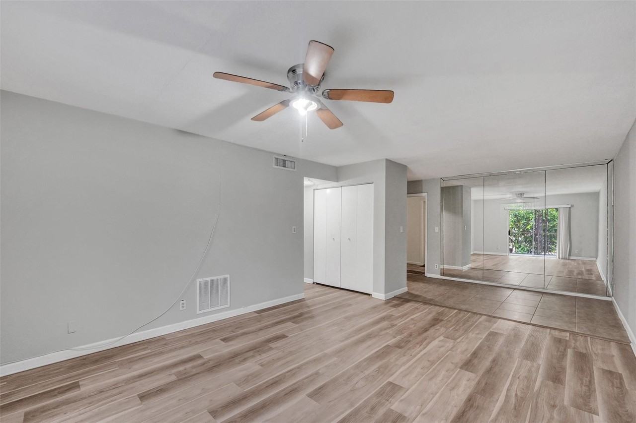 555 Se 8th St #252 - Photo 2 of 18