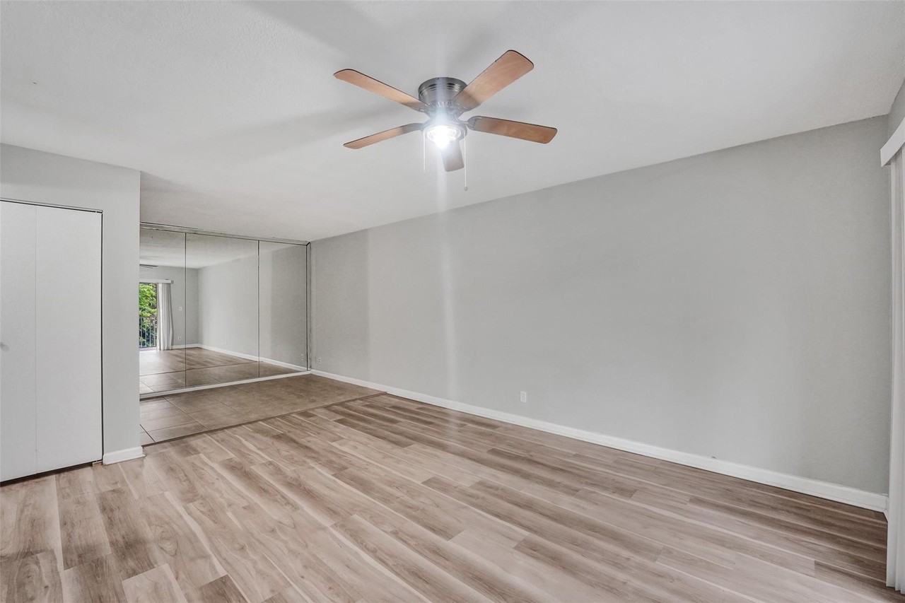 555 Se 8th St #252 - Photo 3 of 18