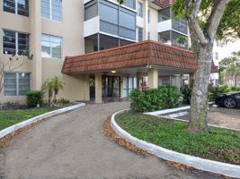 featured image of 4156 Inverrary Dr #305