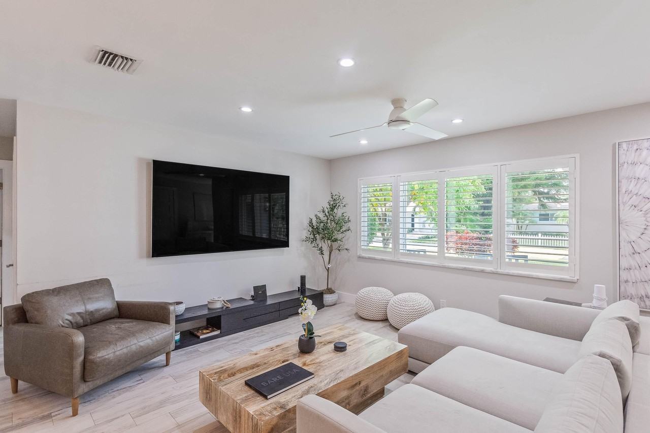 2830 Sw 5th St - Photo 2 of 26