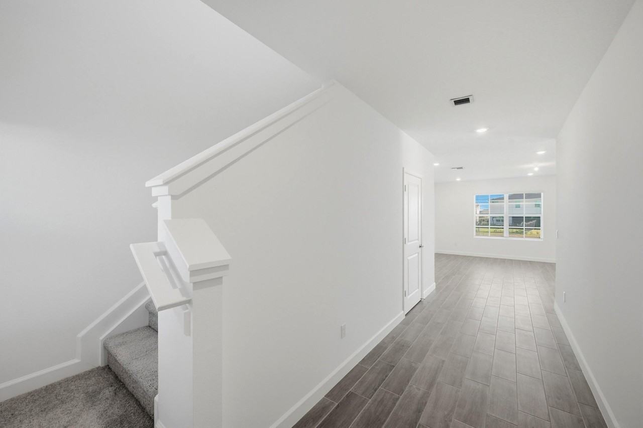 19568 Whispering Creek Road - Photo 3 of 30