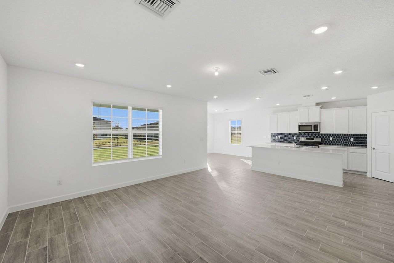 19568 Whispering Creek Road - Photo 4 of 30