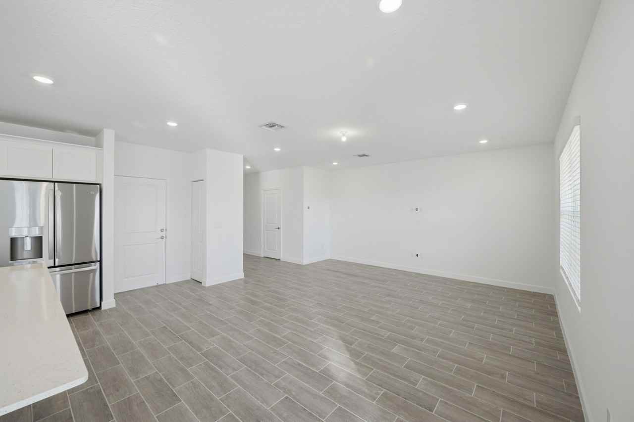 19568 Whispering Creek Road - Photo 6 of 30