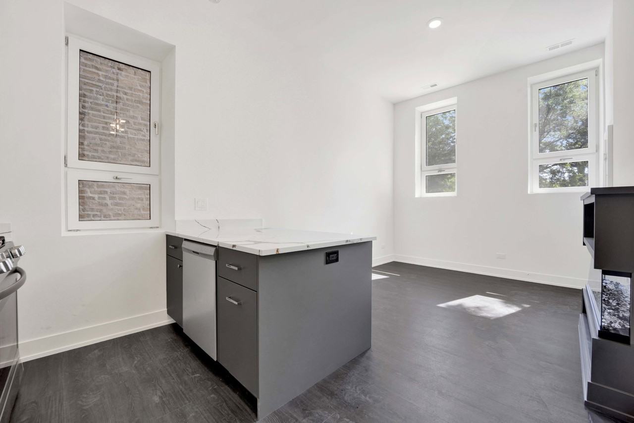 1814 S Throop St #G - Photo 2 of 8