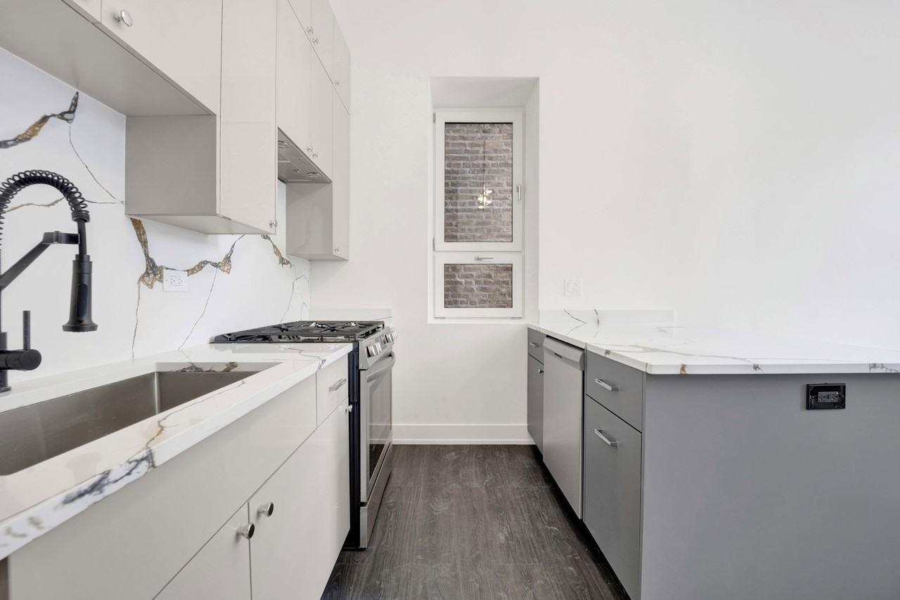 1814 S Throop St #G - Photo 3 of 8