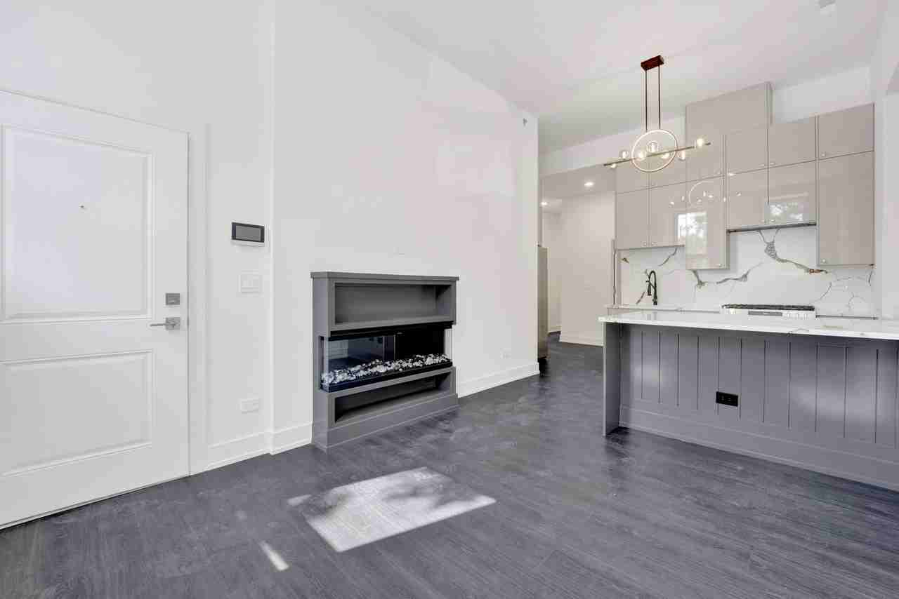 1814 S Throop St #G - Photo 5 of 8