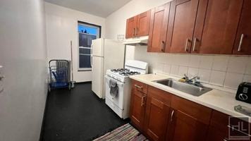 featured image of 444 Halsey St