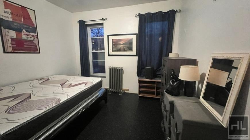 444 Halsey St - Photo 3 of 10