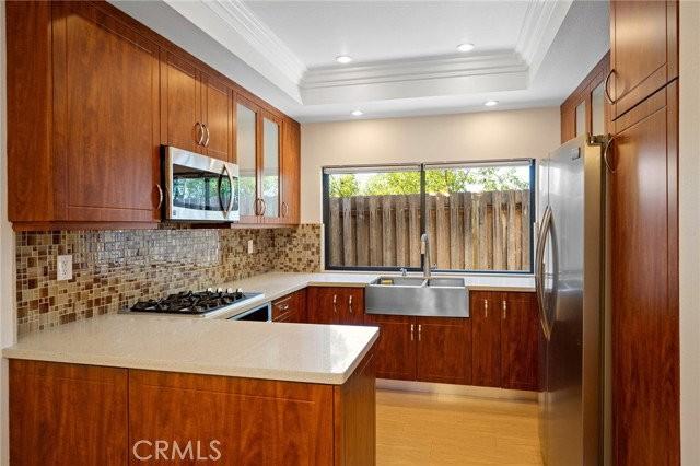 10831 Roycroft St #81 - Photo 3 of 8