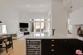 118 S Kenwood St #102 - Photo 7 of 8