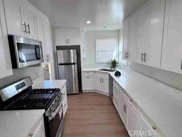 6838 Amestoy Ave - Photo 5 of 8