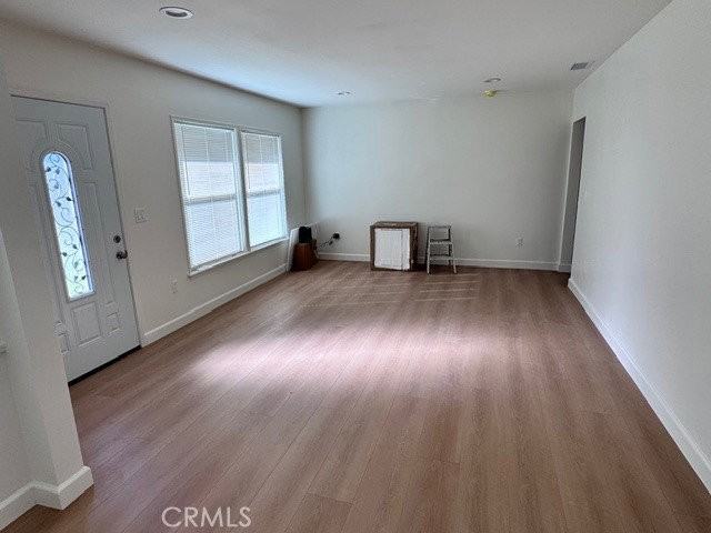 6838 Amestoy Ave - Photo 7 of 8