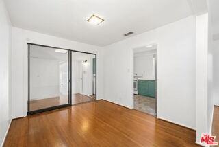 14529 Greenleaf St - Photo 4 of 8