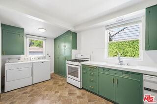 14529 Greenleaf St - Photo 5 of 8