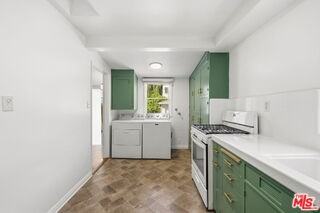 14529 Greenleaf St - Photo 7 of 8