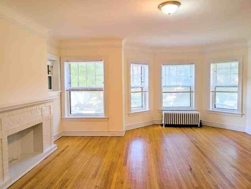 725 Hinman Ave - Photo 3 of 10