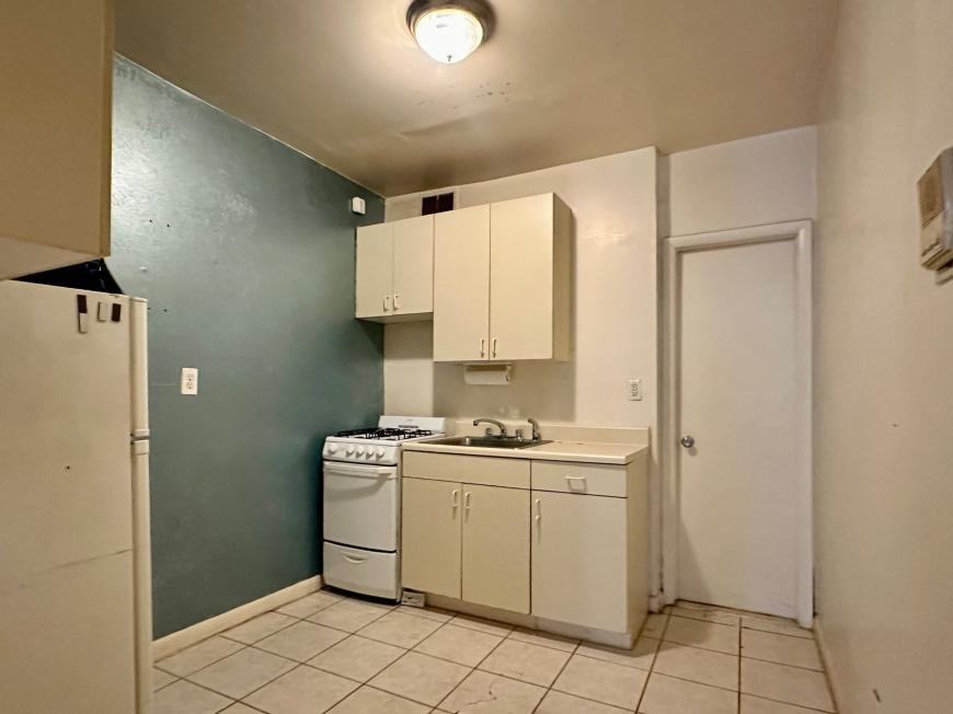 1627 2nd Ave - Photo 5 of 7