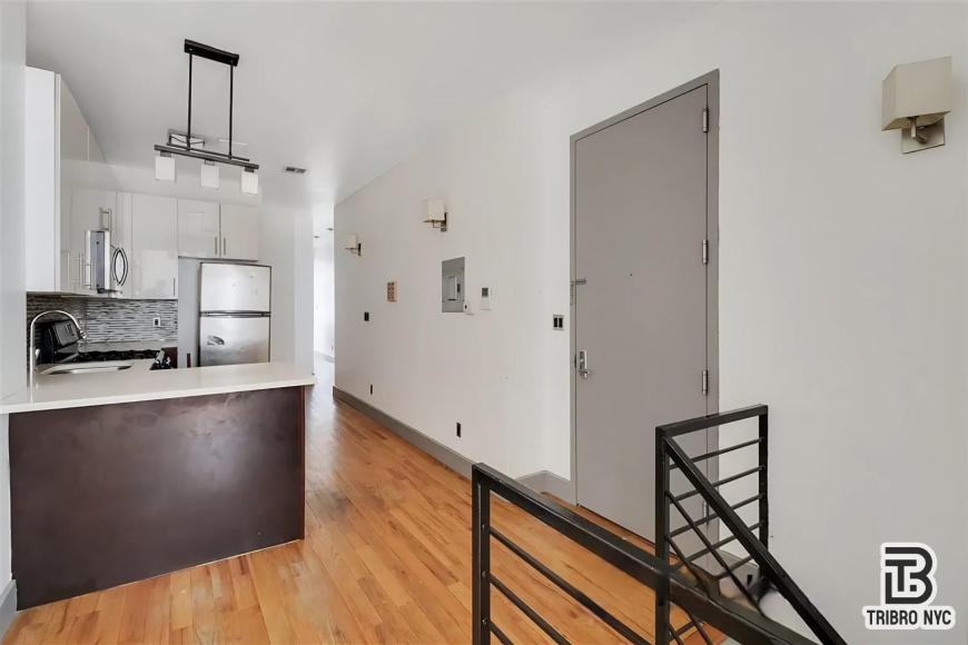 81A Cornelia St - Photo 2 of 7