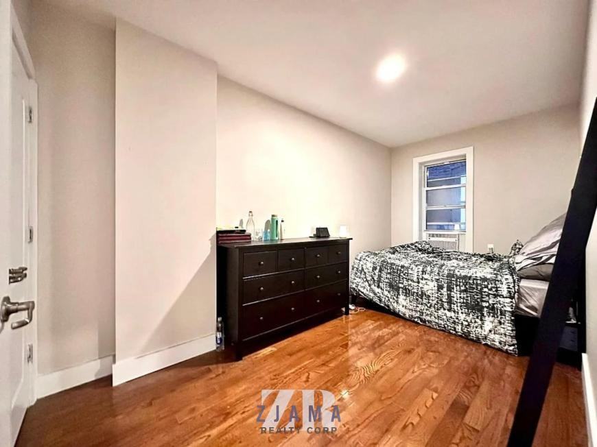 236 New York Ave - Photo 4 of 10