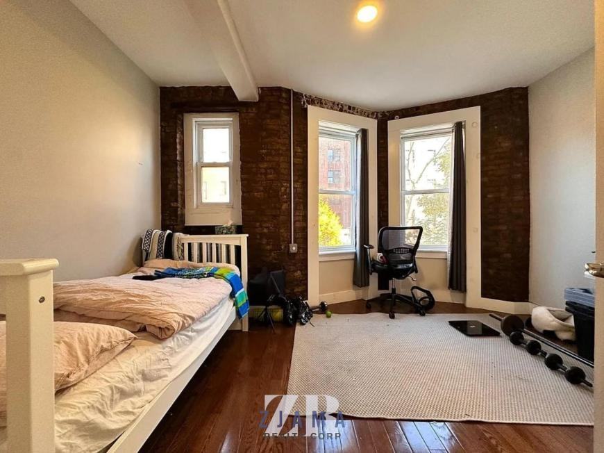 236 New York Ave - Photo 5 of 10