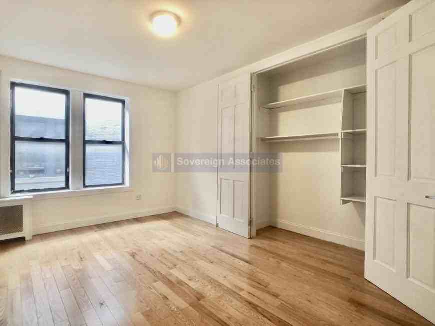 270 Fort Washington Ave - Photo 6 of 10