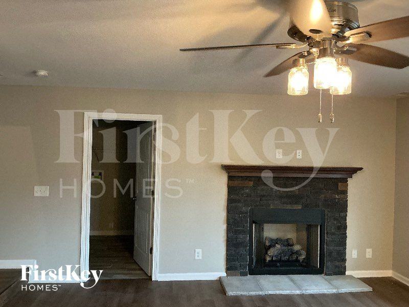 1213 Gentry Dr - Photo 2 of 12