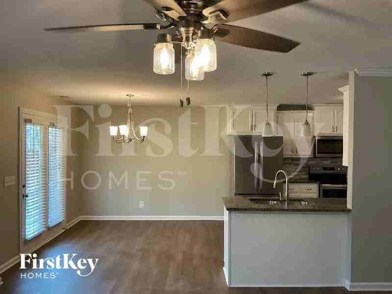 1213 Gentry Dr - Photo 3 of 12
