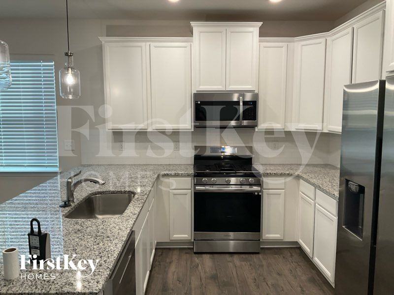 1204 Mission Hill Ln - Photo 4 of 11