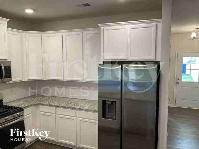 1204 Mission Hill Ln - Photo 5 of 11