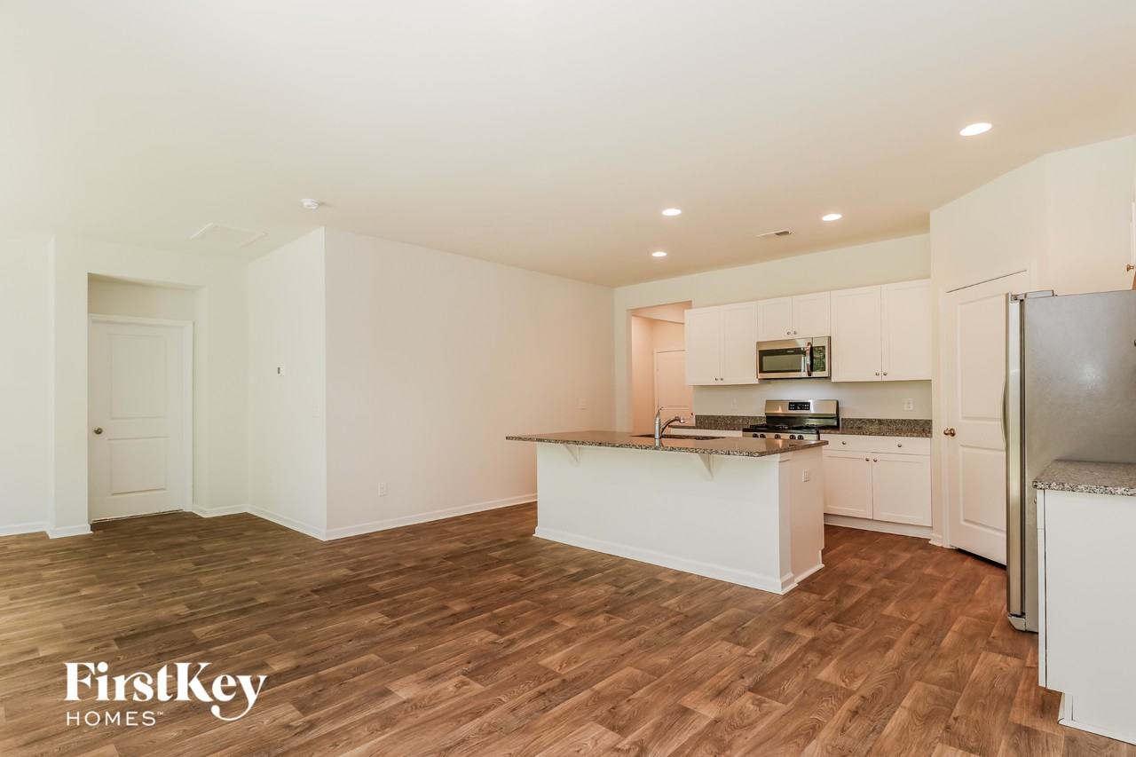 544 Wayton Cir - Photo 2 of 15