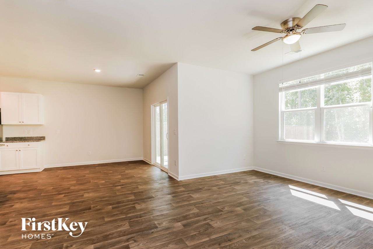 544 Wayton Cir - Photo 3 of 15